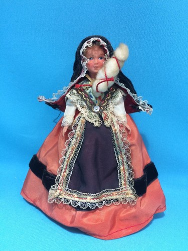 Poupée folklorique régionale Poitou Saintonge Royan étiquette celluloïd doll vintage - France