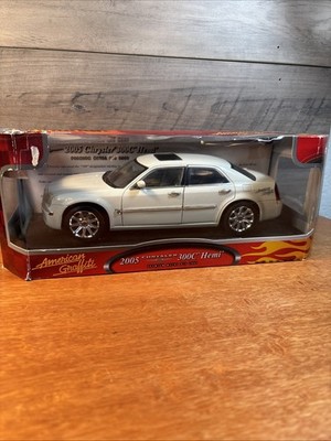 Motor Max American Graffiti 2005 Chrysler 300C Hemi 1:18 Diecast White READ