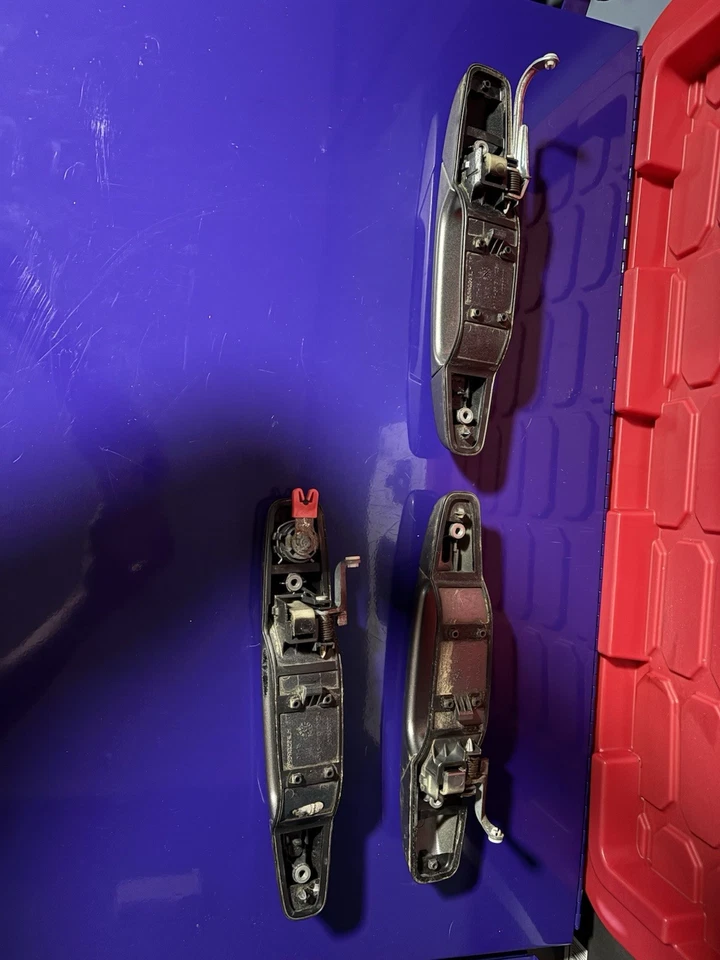 2007 雪佛兰郊区门把手(右后缺失) — 第 2/4 张图片