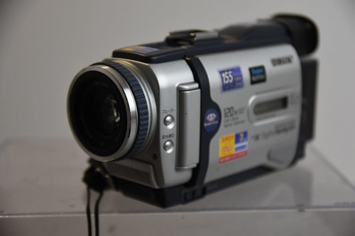 Sony Handycam DCR-TRV30 Camcorder Record Transfer Mini DV Tapes Silver Used - Picture 2 of 9
