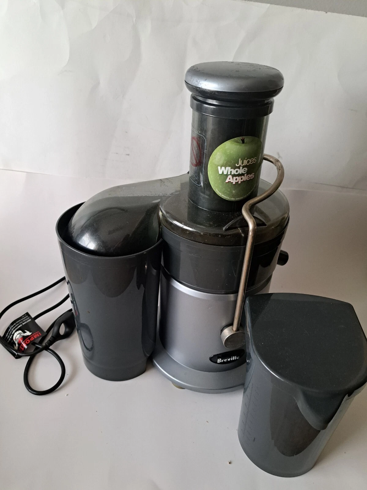 Breville JE900 Juice Fountain Professional Juice Extractor Machine MINT COND.