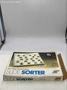 Logan 1055 White 60 Watts Holds 40 Slides E-Z View Illuminated Slide Sorter