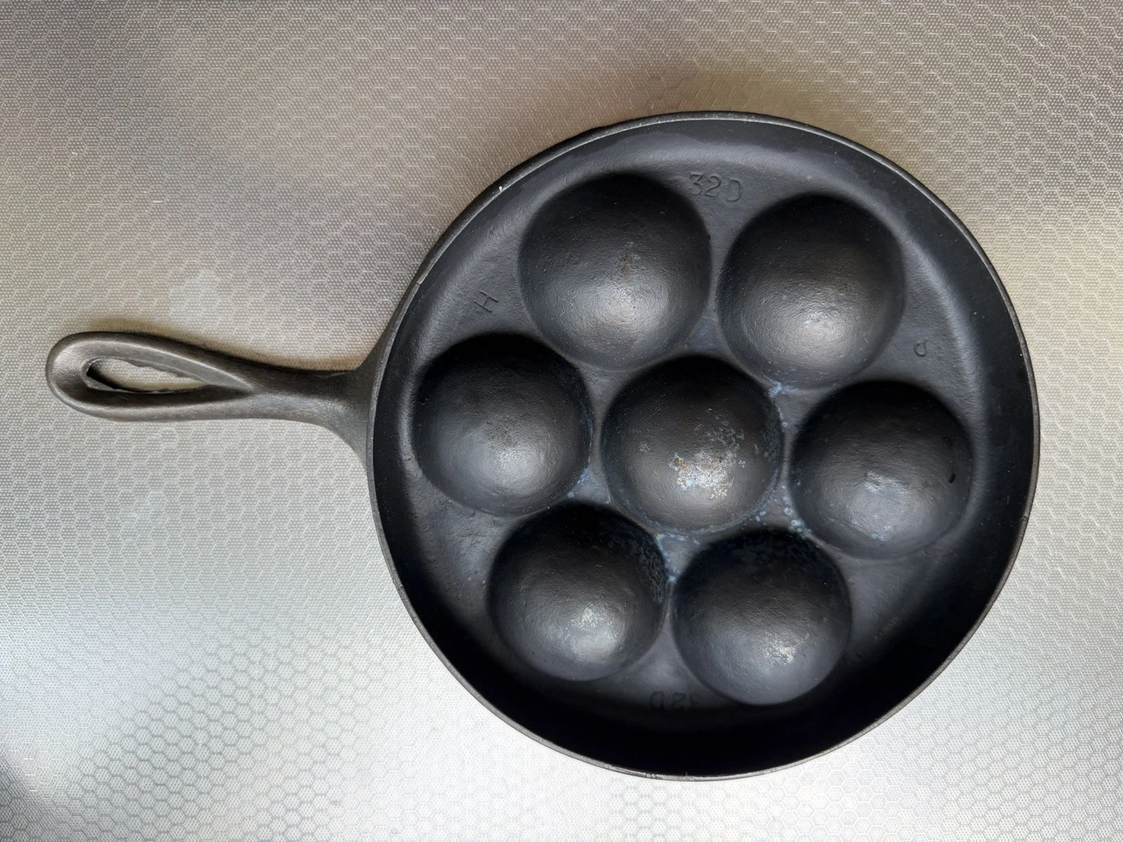 Vintage Lodge No. 32 H Aebleskiver Pan 7-Cup Cast Iron Danish Pancakes