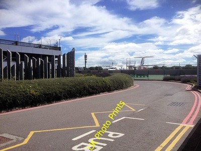 Foto 6x4 Spitfire Schleife und Parkhaus außerhalb von Southampton Air c2016