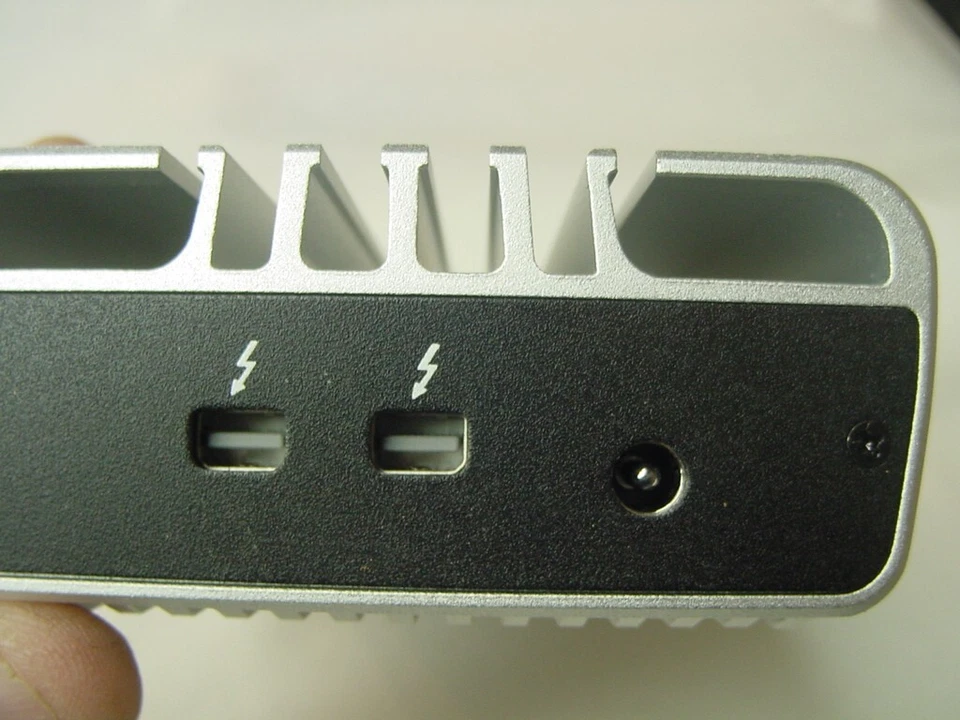 PROMISE TECHNOLOGY SANLINK F1002 FIBER TO THUNDERBOLDT ADAPTER - NO CORDS - Image 3 of 4