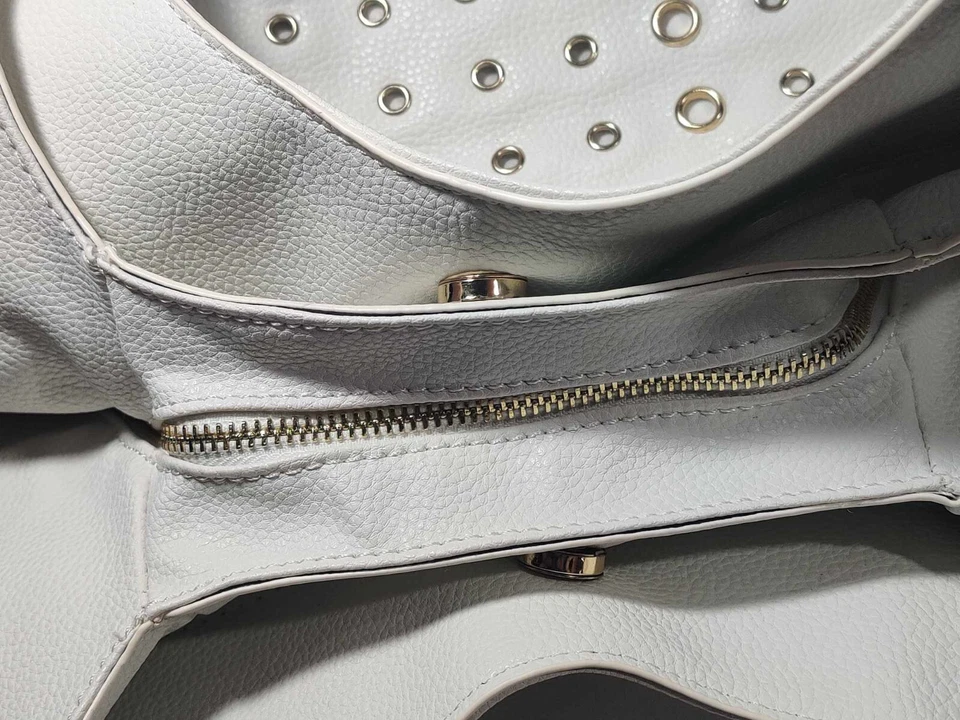 Bebe white and gold womens faux leather medium size purse - Image 4 of 4