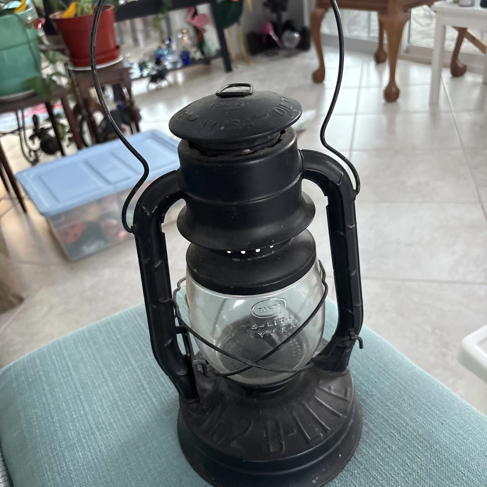 Dietz No. 2 Antique Barn Lantern D-lite All Original - Image 4 of 4