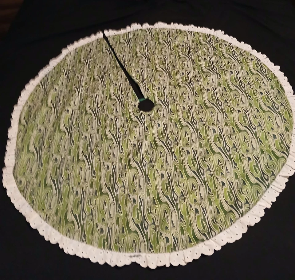 Vintage Handmade Patchwork Quilted Christmas Tree Skirt Multi-Colors CottageCore - Image 3 of 4