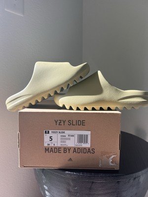 Adidas Yeezy Slide Resin (FZ5904) Size 5 DS  AUTHENTICITY GUATANTEED 