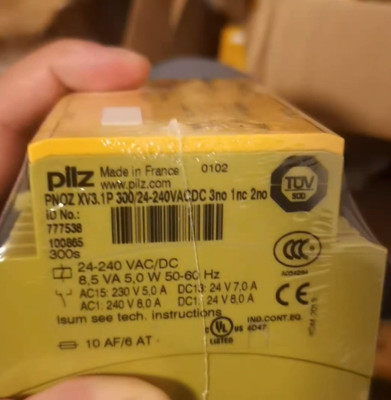 1PC New PiIZ Safety Relay  XV3.1P 777538 Free shipping