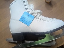 SLM length 8-2/3 FIGURE ICE SKATES SIZE 5 WHITE