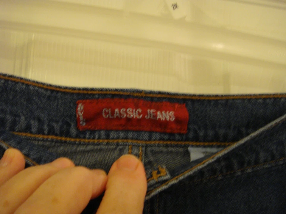 复古 Levi's 经典合身牛仔裤女式 24W 46 x 8 码牛仔布 100% 棉 — 第 2/4 张图片