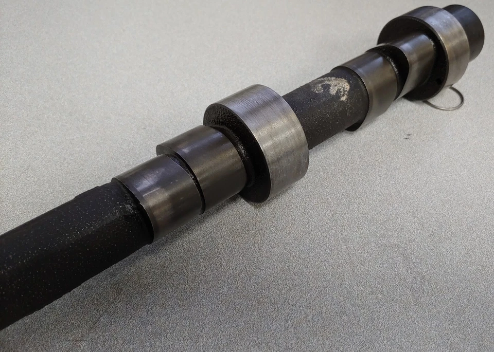 VERY NICE USED ORIGINAL GENUINE PORSCHE 911 T-K 2.4 LWB MFI CAMSHAFT 1972-73 #49 — 第 3/4 张图片