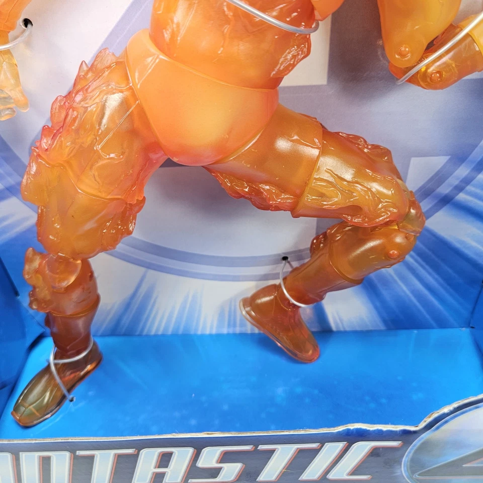 Figura de acción posable ToyBiz Marvel Fantastic Four Movie Human Torch 2005 12" Foto 3 de 4