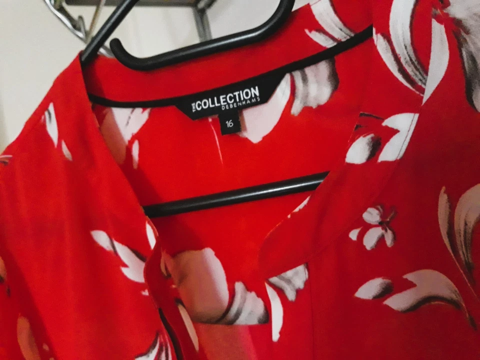 Debenhams Red and Floral Sheer Over Top Size 16 - Image 3 of 4