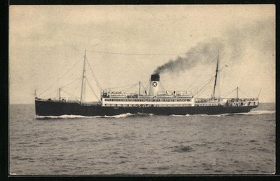 Postcard passenger ship SS Suecia/Britannia of Swedish Lloyds on port 