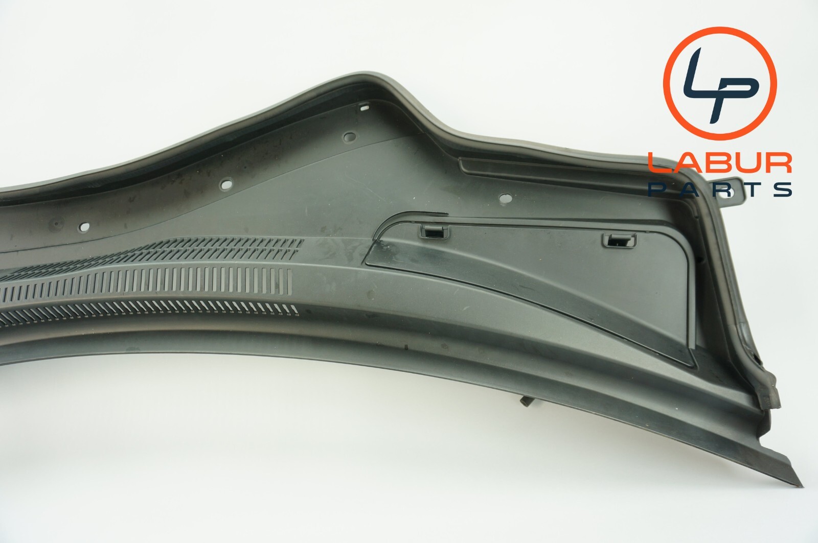 M157 14-17 Maserati Ghibli Quattroporte Windshield Wiper Cowl Trim Cover Z5664