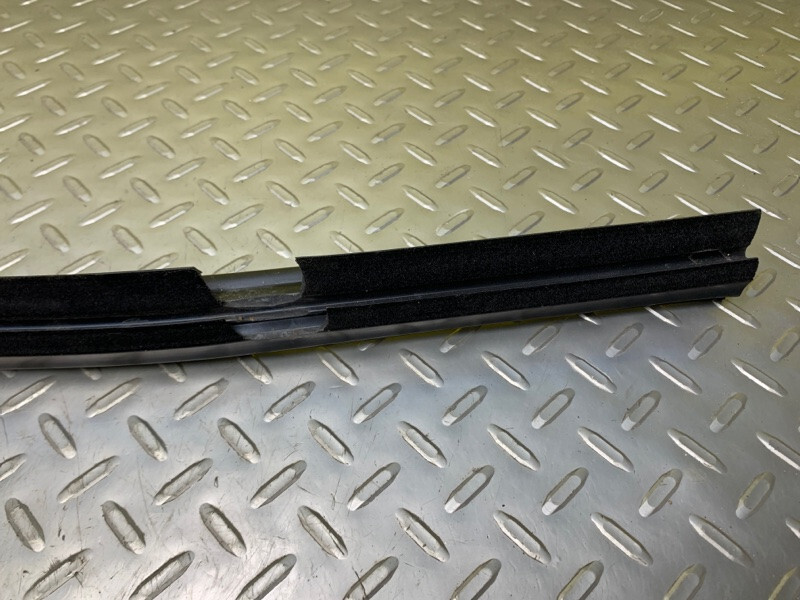 08 09 10 Bentley Continental Front Right Door Window Seal Rubber OEM 3W8837514C