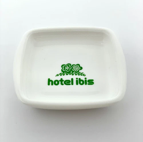 VINTAGE MILK GLASS HOTEL IBIS SOUVENIR SOAP DISH TRINKET DISH EUC