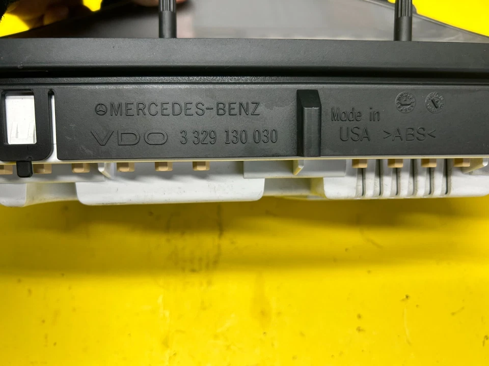 2002-2005 MERCEDES ML500 SPEEDOMTER INSTRUMENT CLUSTER GAUGE OEM 3319210087 — 第 3/4 张图片
