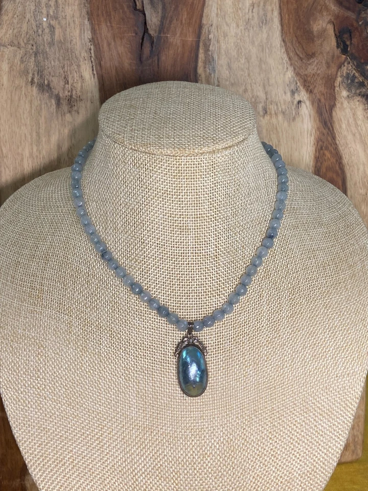 Collar de cuarzo azul con plata y raro colgante de madreperla azul vintage Foto 2 de 4