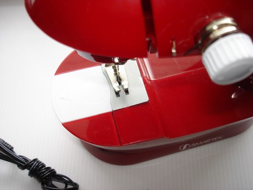 SMARTEK 2 Stitch Mini Sewing Machine with Cord & Pedal Works - Picture 6 of 11