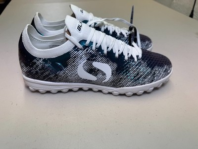 Sondico Blaze TF Sneaker UK 6 EU 39 Black Emerald Astro Turf Fußballschuhe