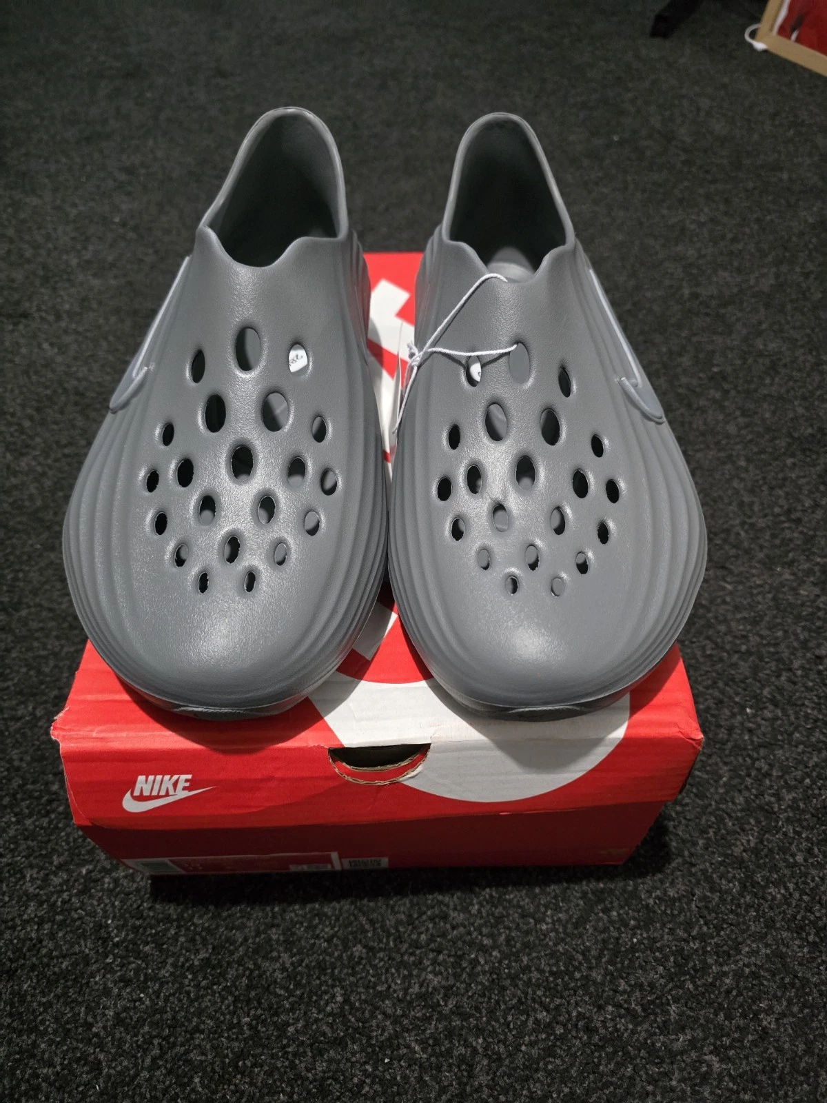 Nike ReactX Rejuven8 grigio fumo UK 9 nuove di zecca