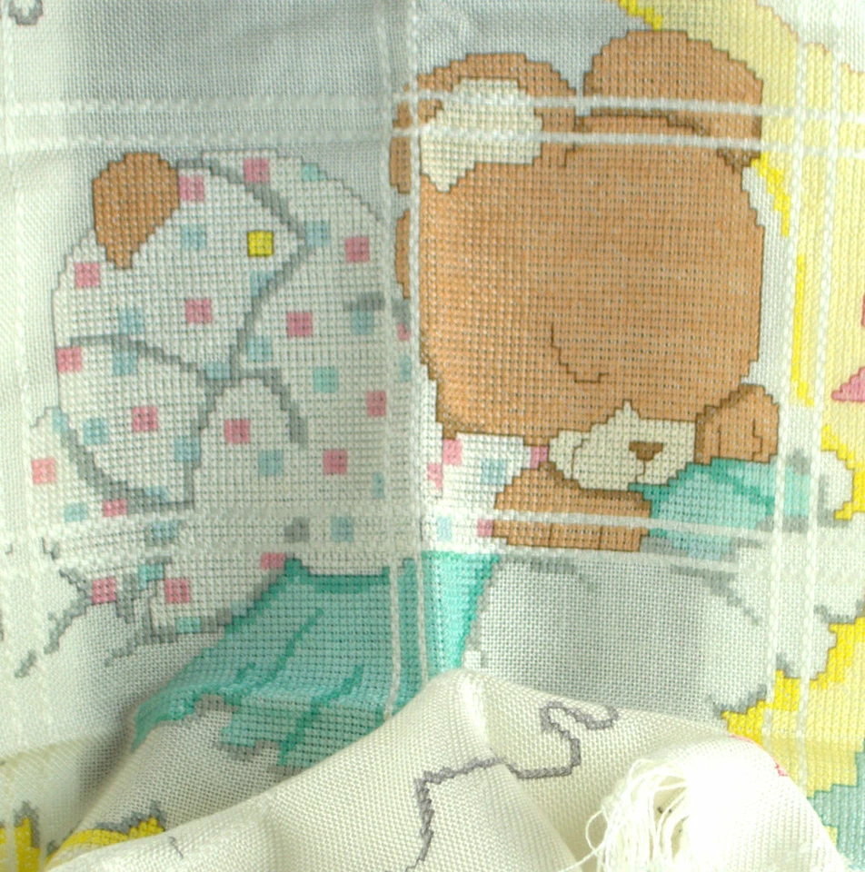 Sleepy Bear Afghan punto de cruz acabado completo bebé tiro bellamente hecho Foto 4 de 4