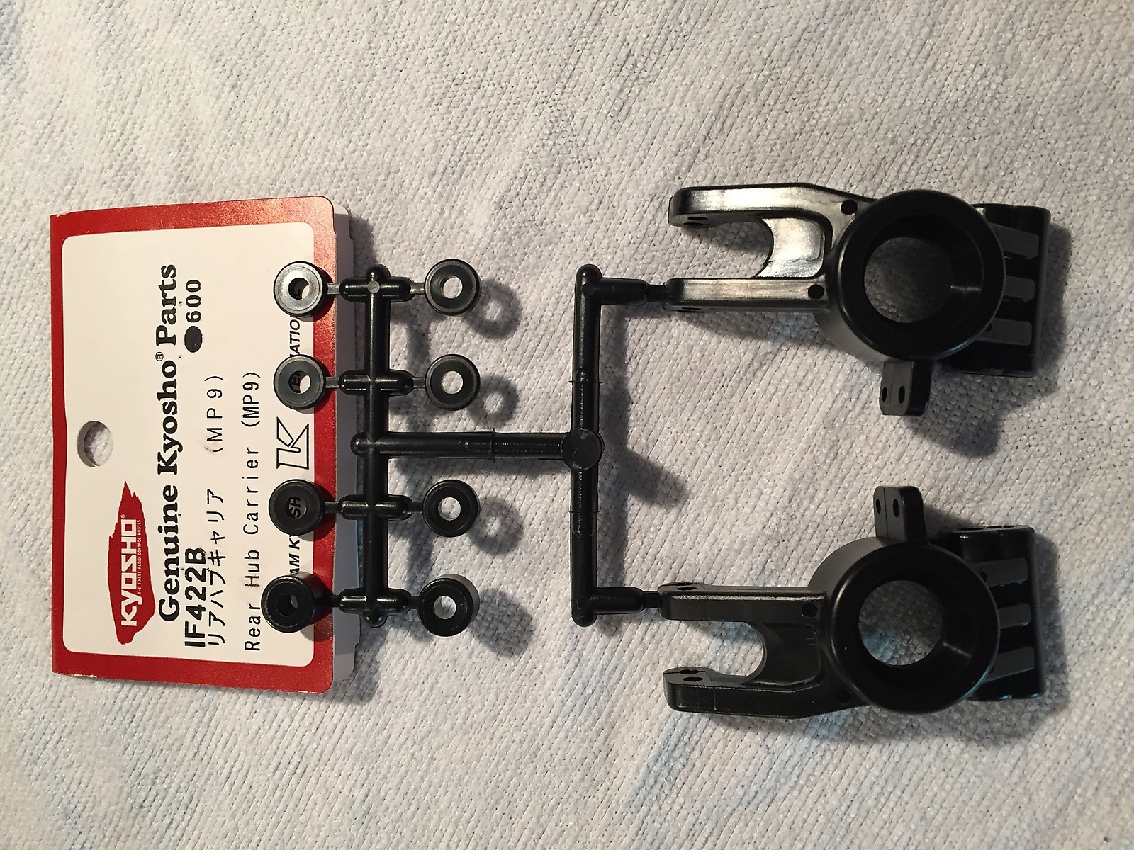 KYOSHO INFERNO MP9 TKI RACING BUGGY, REAR HUB CARRIERS, NIP,  IF422 B