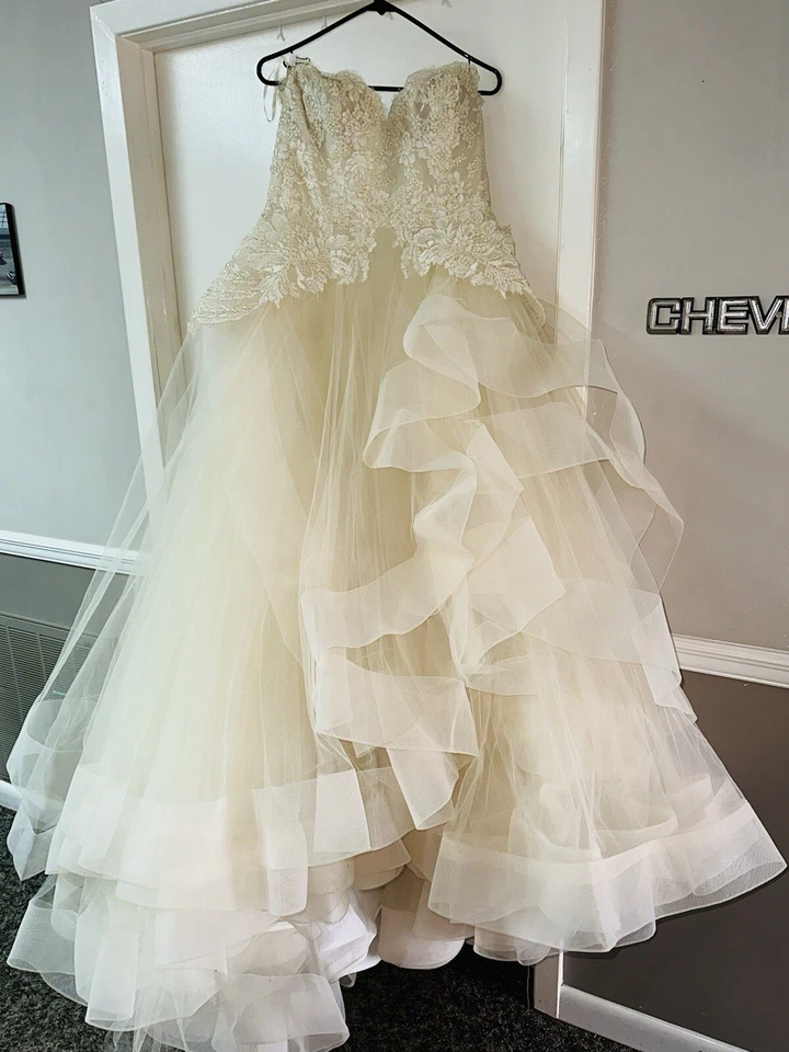 Vestido de novia Lázaro estilo 3413, novia, marfil/crema, talla 18, Foto 4 de 4