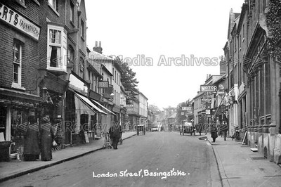 Zxx-19 Animated, London Street, Basingstoke, Hampshire. Photo