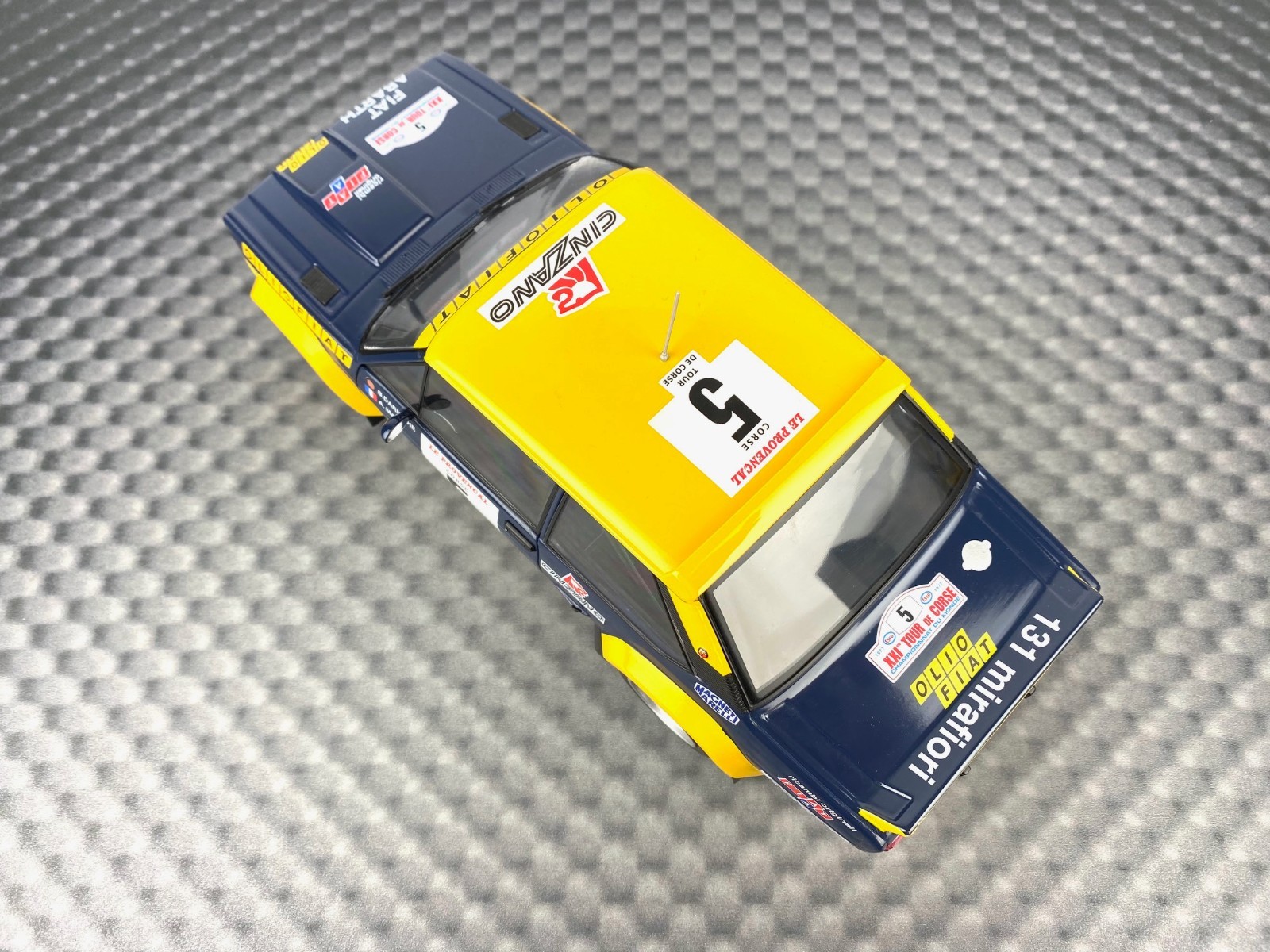 Foto 7 di 9