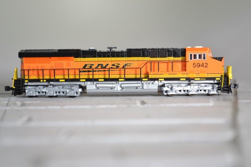 88479 Escala N KATO ES44AC GEVO BNSF BURLINGTON NORTH SANTA FE | Condition: New