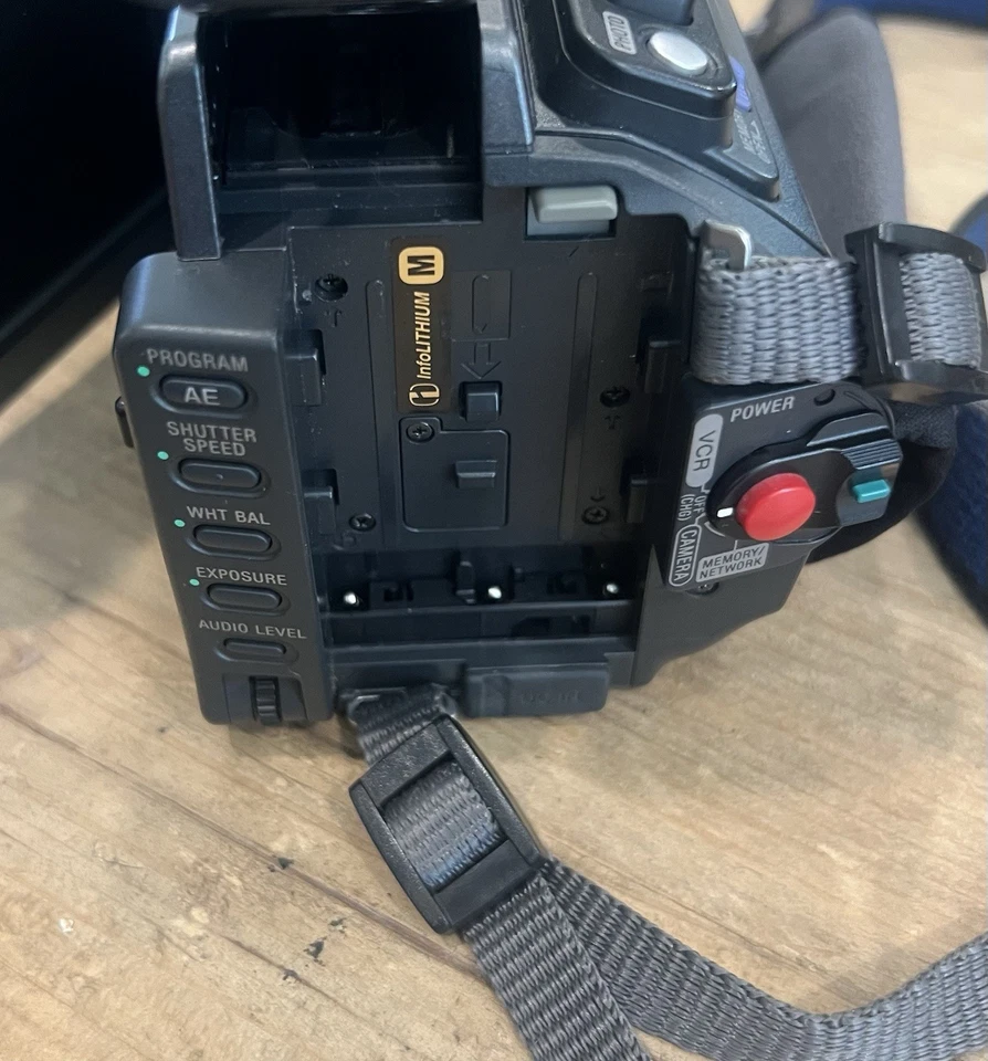 SONY HANDYCAM DCR-TRV950 MINI DV CAMCORDER W/NIGHTSHOT AC+BATT TESTED WORKS - Image 4 of 4