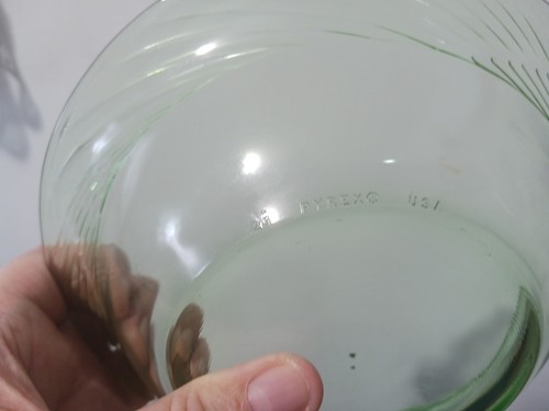 Vintage Pyrex Festiva Swirl Green 7½" Salad Plates & Salad Bowls Set of 2 - Picture 6 of 12