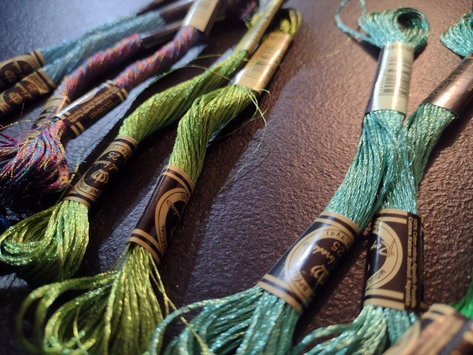 UMC STAG 12 Pieces Variegated Colours Premium Embroidery Thread | 100% Egyptian - Image 2 of 3