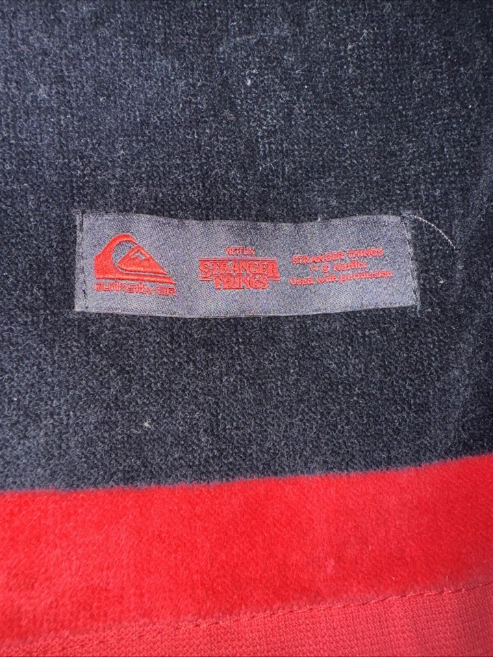 QUIKSILVER 海滩/工具 毛巾 陌生事物 地狱火 冲浪俱乐部 轻度使用 — 第 2/4 张图片