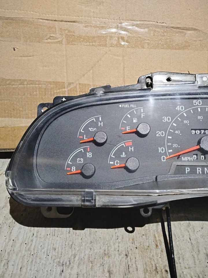 1999 - 2002 FORD F250 F350 INSTRUMENT CLUSTER SPEEDOMETER / XC3F10C956AC - Image 2 of 4