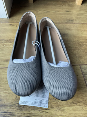 Amazon Essentials Damen Strick Ballerinas UK 4 in Hellgrau NEU UVP 21,90 