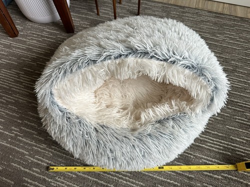 Silly Doggo calming plush dog bed size - medium (18” dia.) - grey - Picture 8 of 8