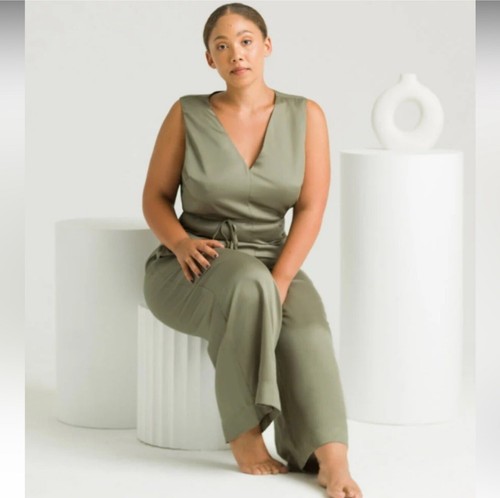 NWT ETTITUDE Sateen Bamboo Jumpsuit Size L Pockets Zip In Back plunging V