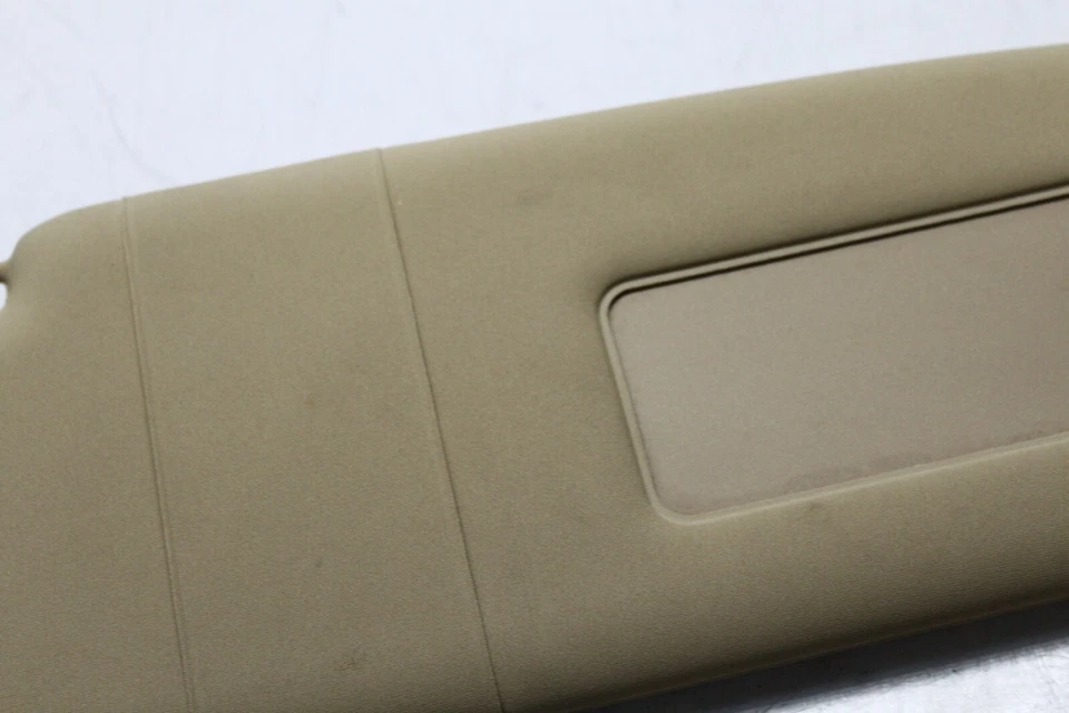 2006-2008 BMW 750i 750Li E66 передний пассажир правый солнцезащитный козырек желтовато-коричневый P8491 - Изображение 4 из 4