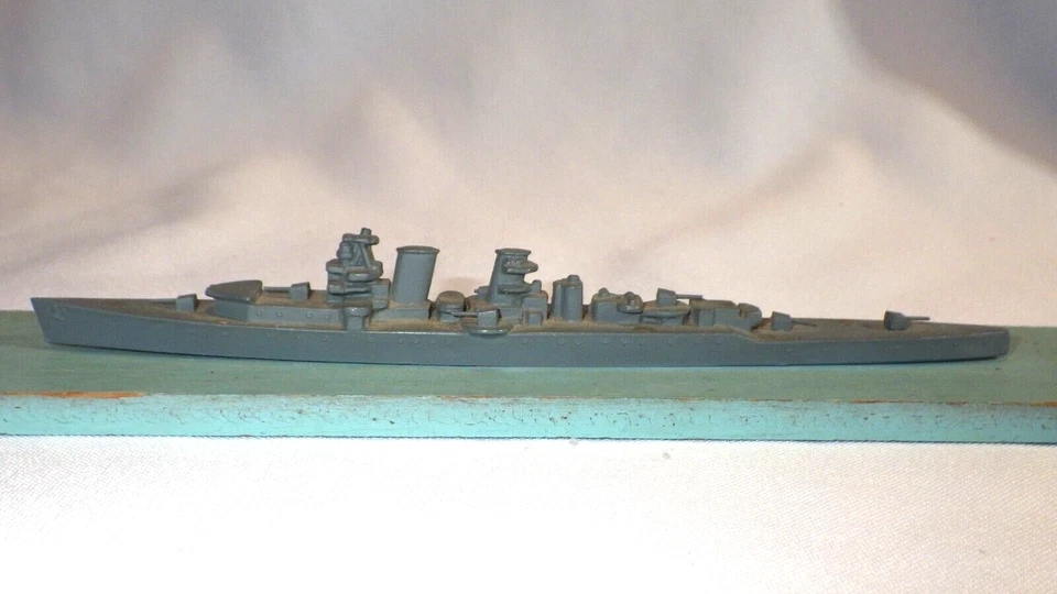 HA FRAMBURG CO CHICAGO NAVAL RECOGNITION SHIP MODEL Hawkins Class Brit-CA 12-43 - Image 3 of 4