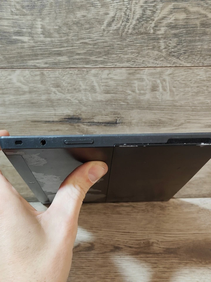 Microsoft Surface RT tablet + Lifetime Office, 32GB, Windows RT 8.1, 10.6in - Image 3 of 4