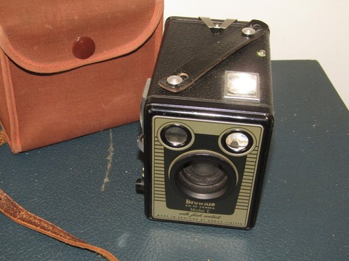 Vintage KODAK Brownie Six-20 Model E Box Camera & Case Bag VGC 620 film camera - Picture 2 of 13