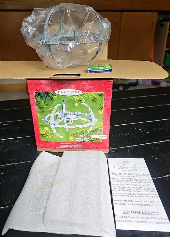 Hallmark Keepsake Ornament Star Trek Space Station Deep Space 9. See Ad. (F93)