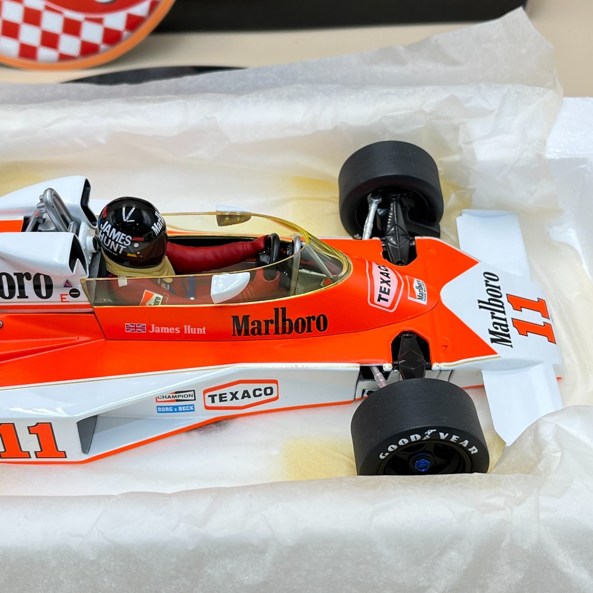 MINICHAMPS 1/18 McLaren Ford M23 James Hunt #11 1976 530761811