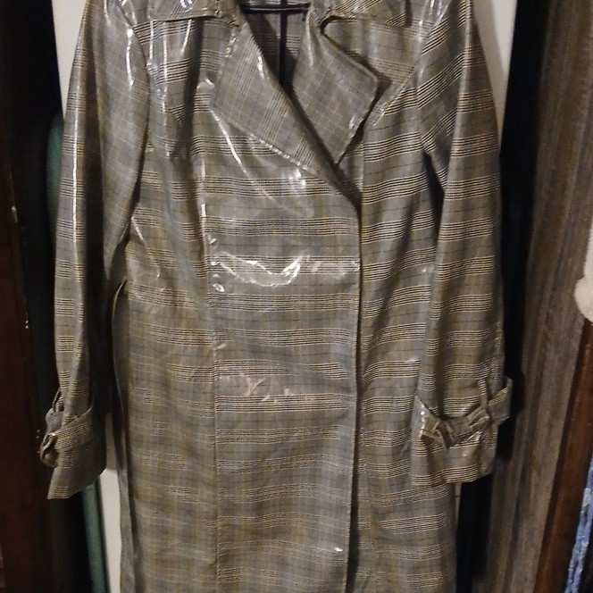 INC Womens Plaid,  Beltd Raincoat. Size Med With Matching Purse
