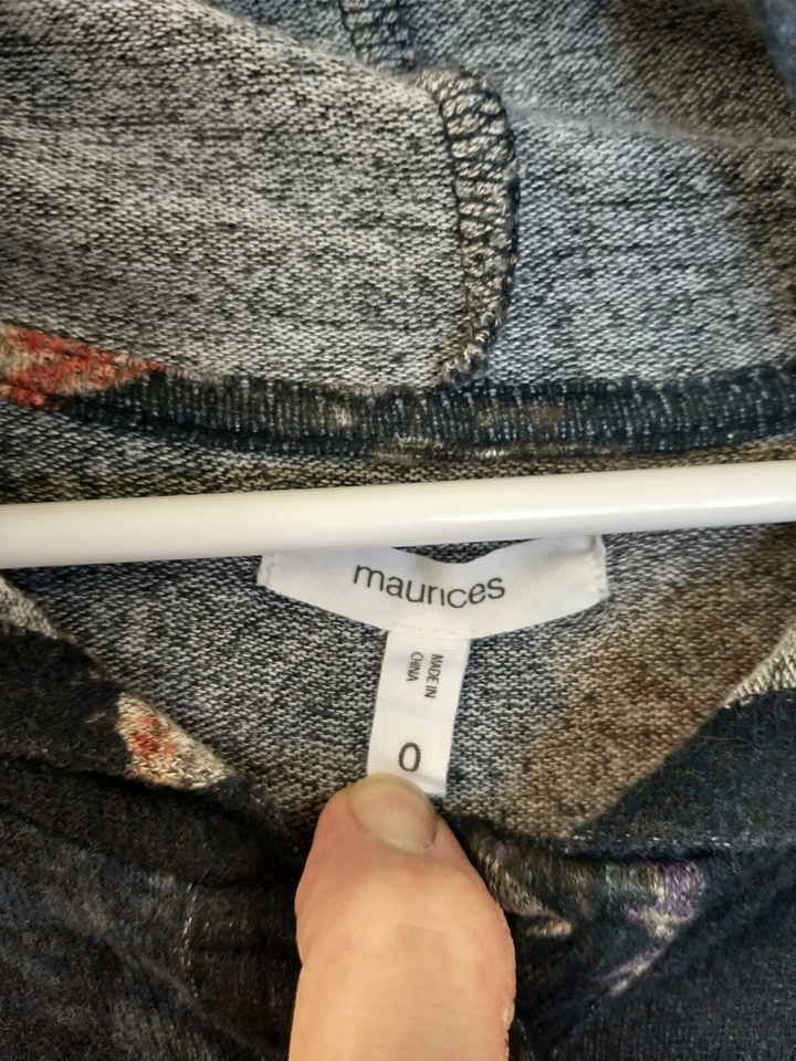 Maurices Mujer Sudadera con Capucha Talla 0 Botones  Foto 2 de 4